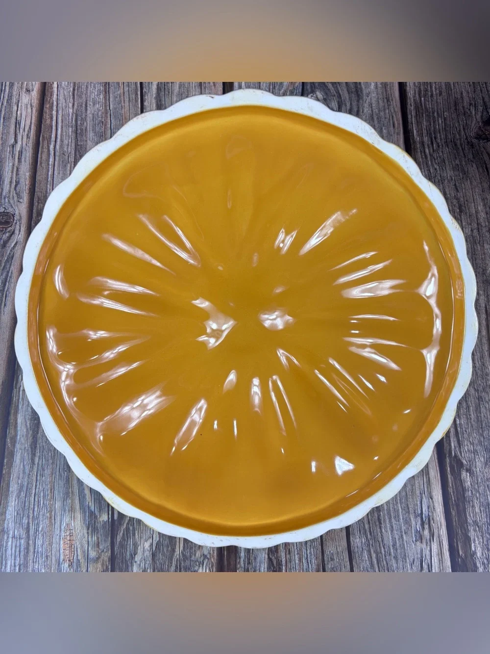 Pie Keeps Pumpkin Pie Plate & Cover - Yellow with Green Stem